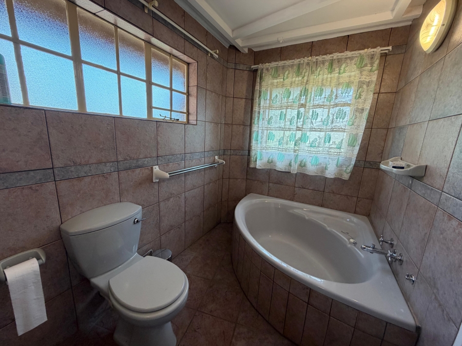 5 Bedroom Property for Sale in Metsimaholo Free State